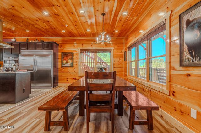 782 Park Vista Way, Gatlinburg, TN 37738