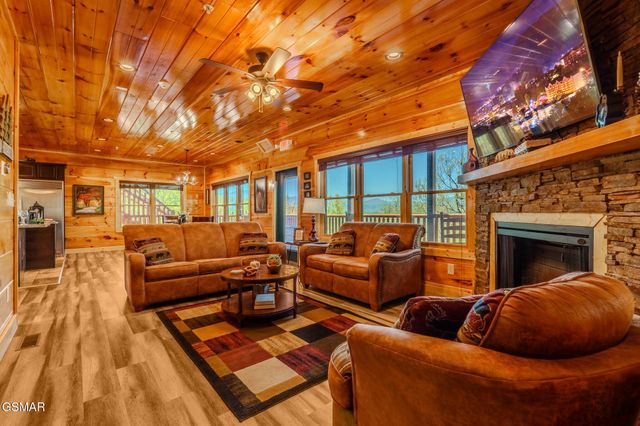 782 Park Vista Way, Gatlinburg, TN 37738
