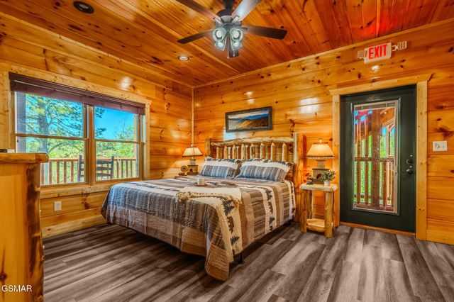 782 Park Vista Way, Gatlinburg, TN 37738