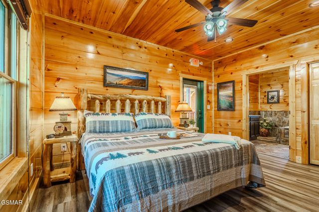 782 Park Vista Way, Gatlinburg, TN 37738