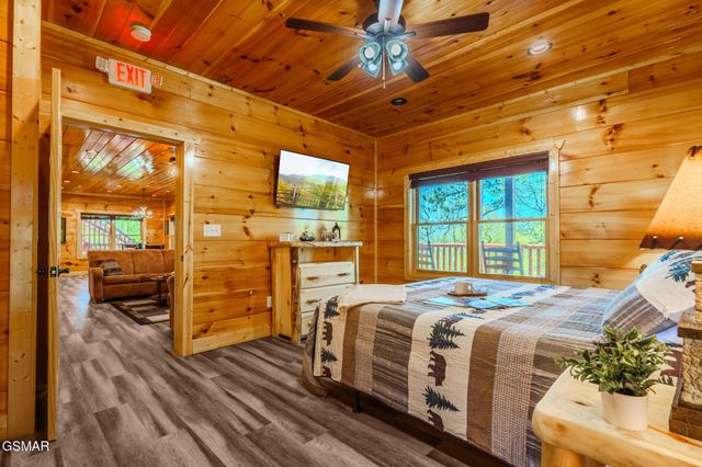 782 Park Vista Way, Gatlinburg, TN 37738