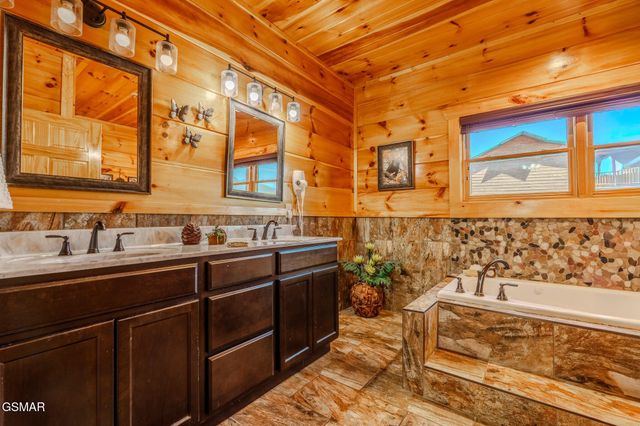 782 Park Vista Way, Gatlinburg, TN 37738