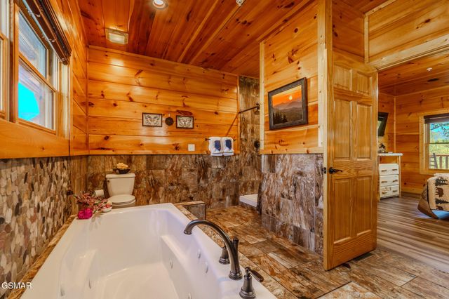 782 Park Vista Way, Gatlinburg, TN 37738