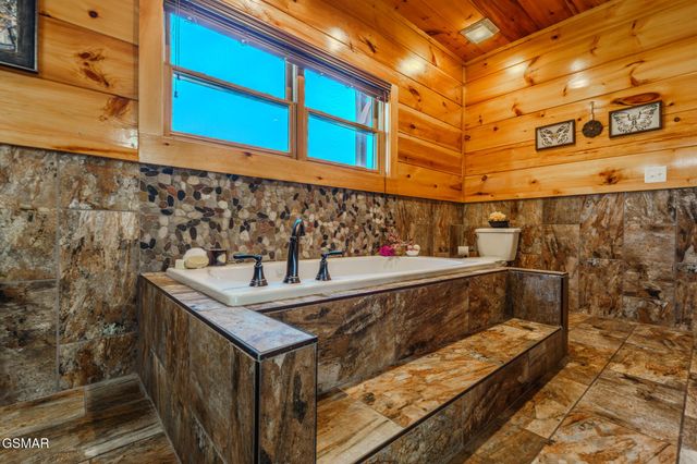 782 Park Vista Way, Gatlinburg, TN 37738