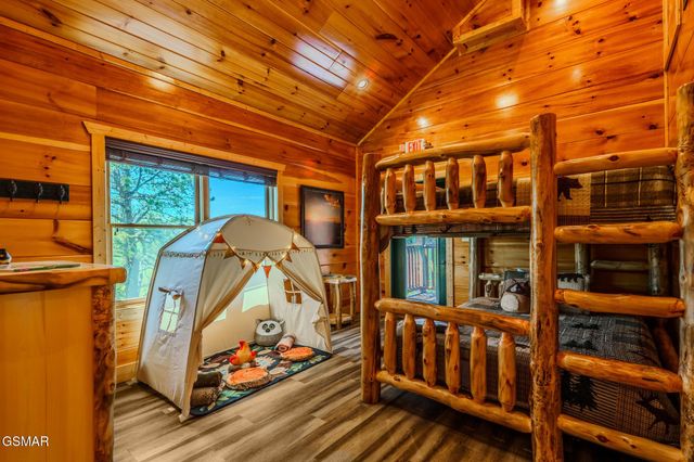 782 Park Vista Way, Gatlinburg, TN 37738