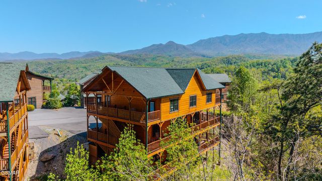 782 Park Vista Way, Gatlinburg, TN 37738