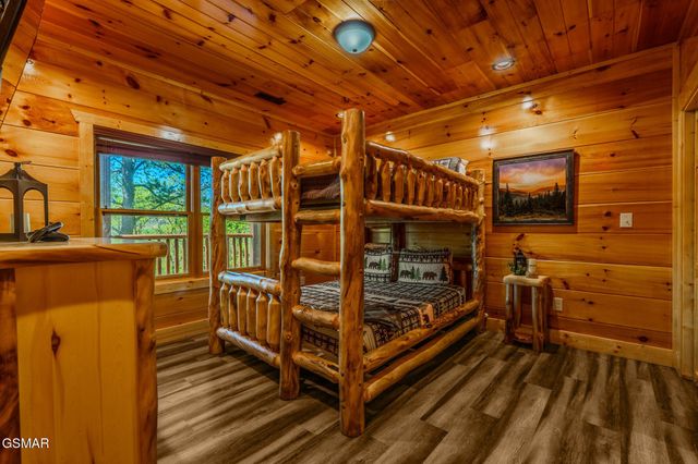 782 Park Vista Way, Gatlinburg, TN 37738