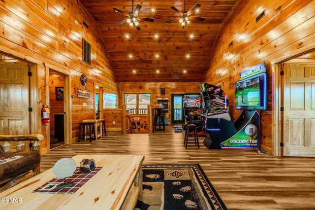 782 Park Vista Way, Gatlinburg, TN 37738