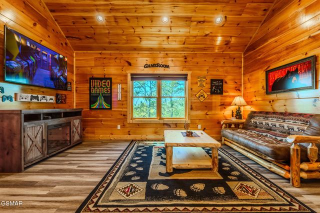 782 Park Vista Way, Gatlinburg, TN 37738