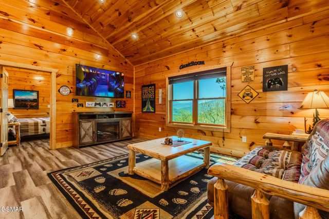 782 Park Vista Way, Gatlinburg, TN 37738