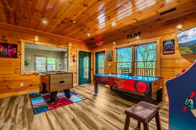 782 Park Vista Way, Gatlinburg, TN 37738