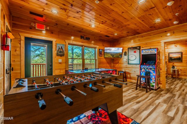 782 Park Vista Way, Gatlinburg, TN 37738
