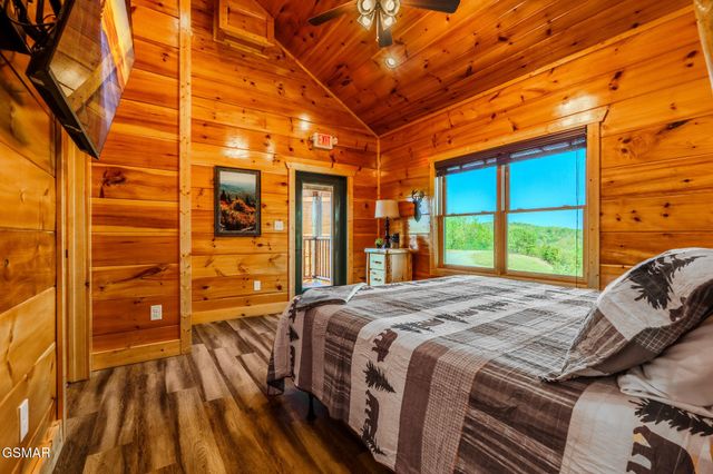 782 Park Vista Way, Gatlinburg, TN 37738