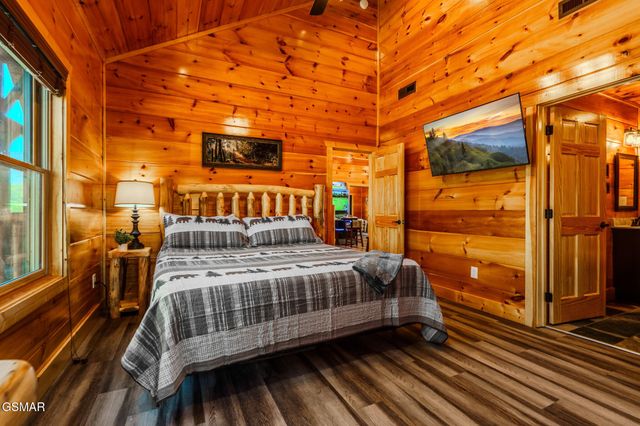 782 Park Vista Way, Gatlinburg, TN 37738