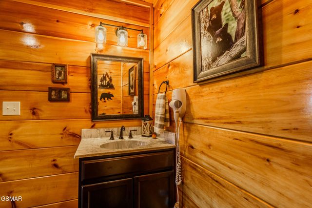 782 Park Vista Way, Gatlinburg, TN 37738
