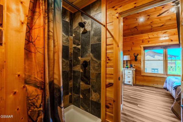782 Park Vista Way, Gatlinburg, TN 37738