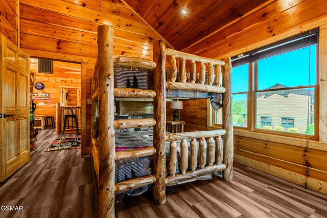 782 Park Vista Way, Gatlinburg, TN 37738