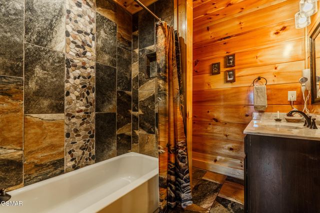 782 Park Vista Way, Gatlinburg, TN 37738