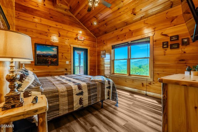 782 Park Vista Way, Gatlinburg, TN 37738