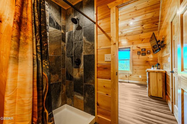 782 Park Vista Way, Gatlinburg, TN 37738