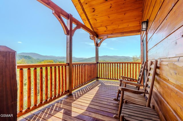 782 Park Vista Way, Gatlinburg, TN 37738