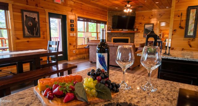 782 Park Vista Way, Gatlinburg, TN 37738