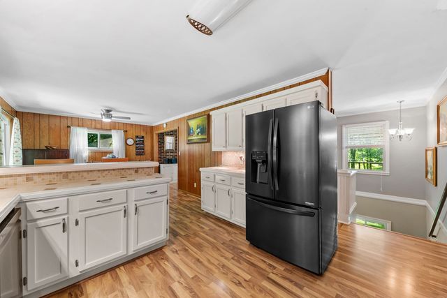 604 Crestland Dr, Columbia, TN 38401