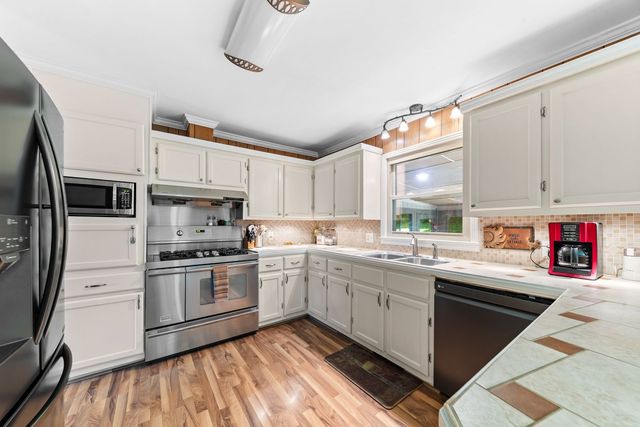 604 Crestland Dr, Columbia, TN 38401