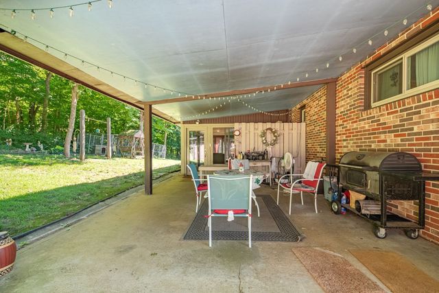 604 Crestland Dr, Columbia, TN 38401
