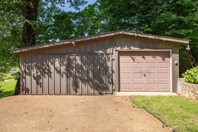 604 Crestland Dr, Columbia, TN 38401