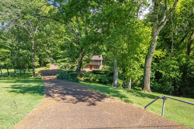 604 Crestland Dr, Columbia, TN 38401