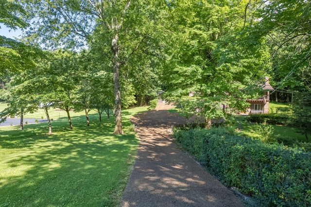 604 Crestland Dr, Columbia, TN 38401