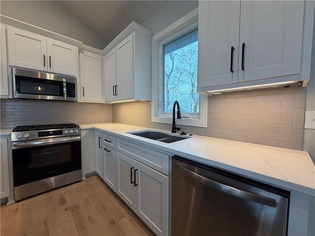 22698 W 87th Street, Lenexa, KS 66227