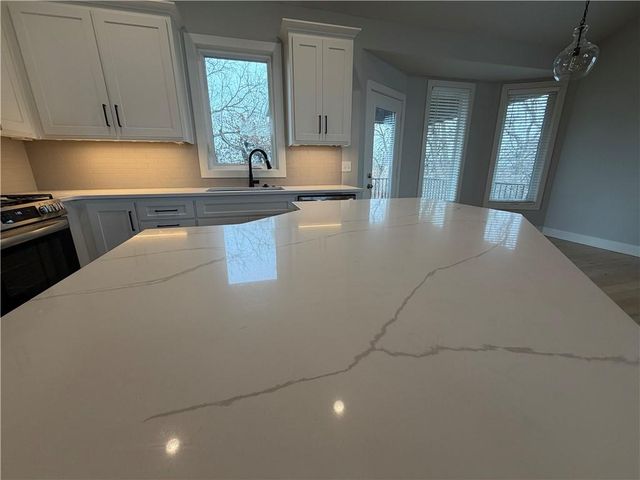 22698 W 87th Street, Lenexa, KS 66227