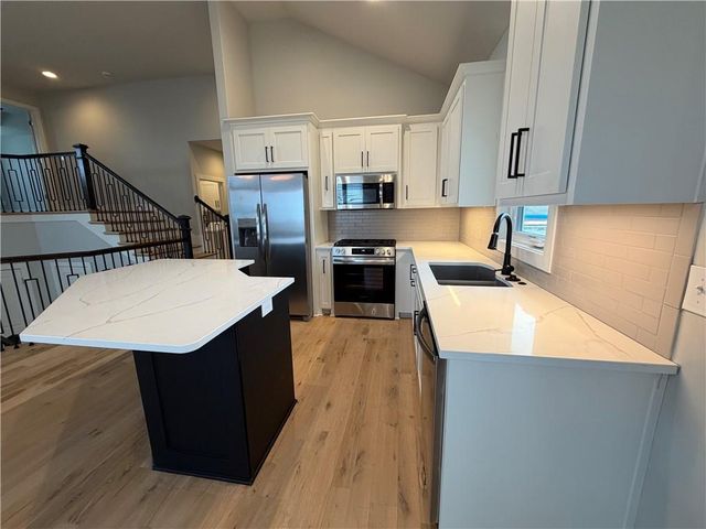 22698 W 87th Street, Lenexa, KS 66227