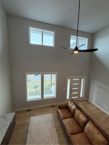 22698 W 87th Street, Lenexa, KS 66227