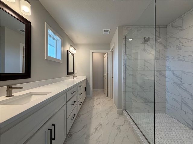 22698 W 87th Street, Lenexa, KS 66227