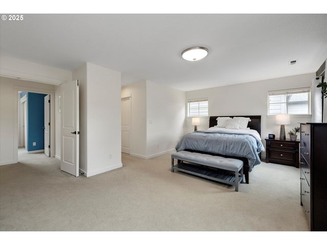 6042 Ne WHITEWOOD Dr, Hillsboro, OR 97124