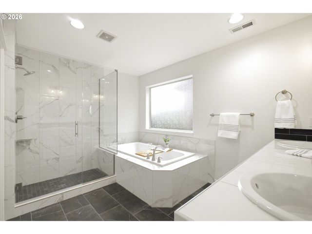 6042 Ne WHITEWOOD Dr, Hillsboro, OR 97124