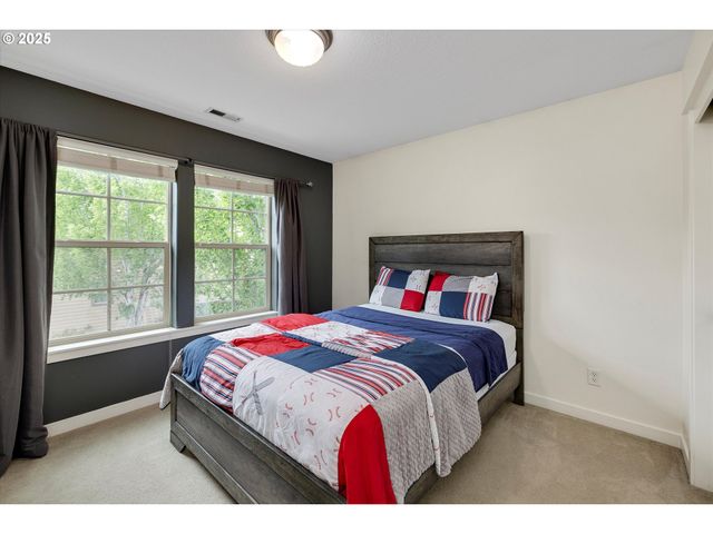 6042 Ne WHITEWOOD Dr, Hillsboro, OR 97124