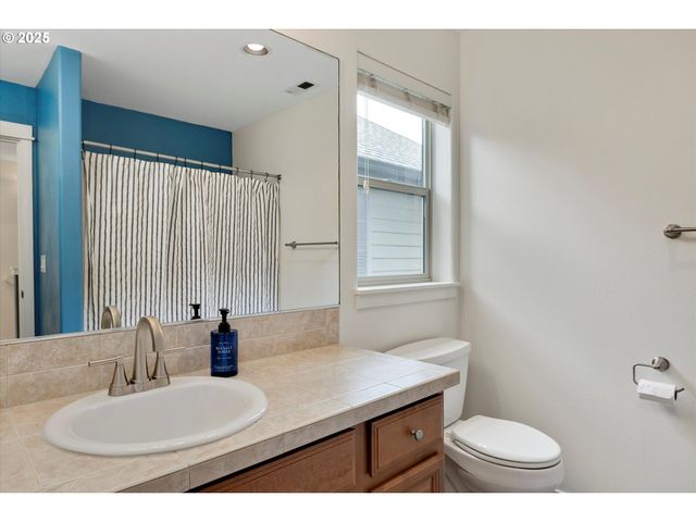 6042 Ne WHITEWOOD Dr, Hillsboro, OR 97124