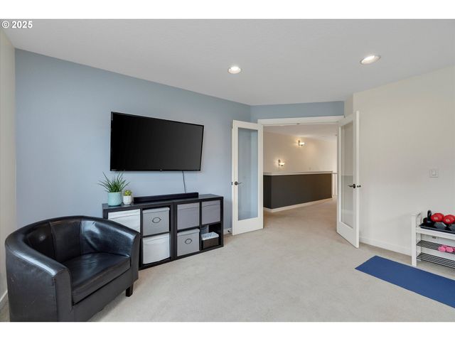 6042 Ne WHITEWOOD Dr, Hillsboro, OR 97124