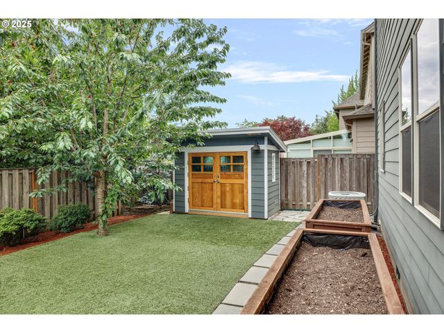 6042 Ne WHITEWOOD Dr, Hillsboro, OR 97124