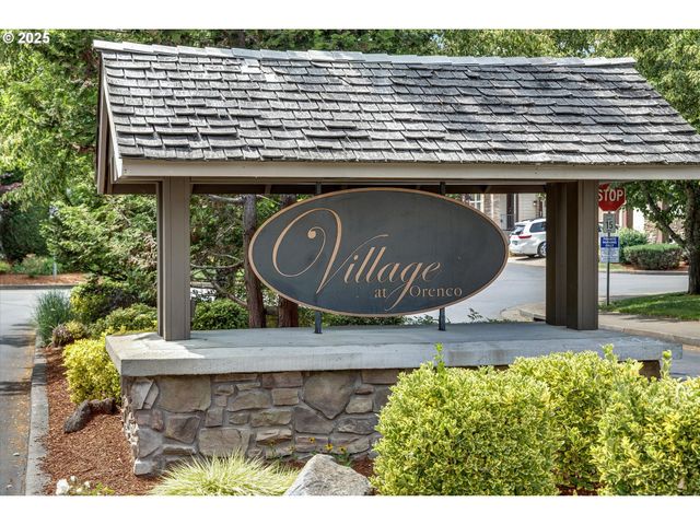 6042 Ne WHITEWOOD Dr, Hillsboro, OR 97124