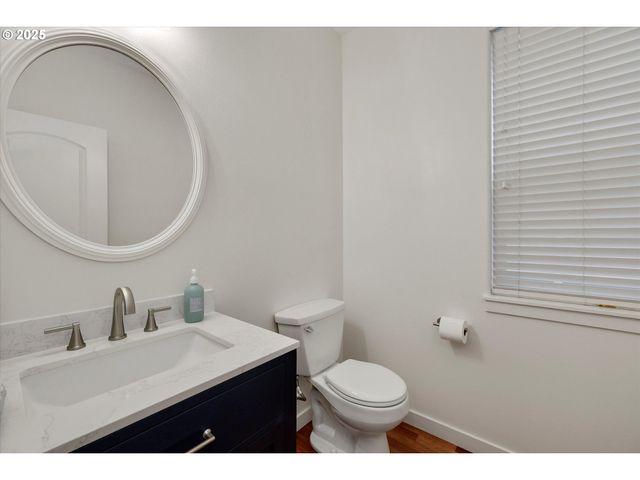 6042 Ne WHITEWOOD Dr, Hillsboro, OR 97124