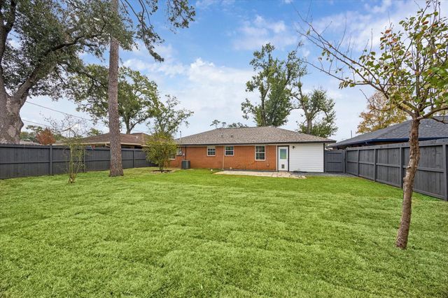 2302 Hewitt Drive, Houston, TX 77018