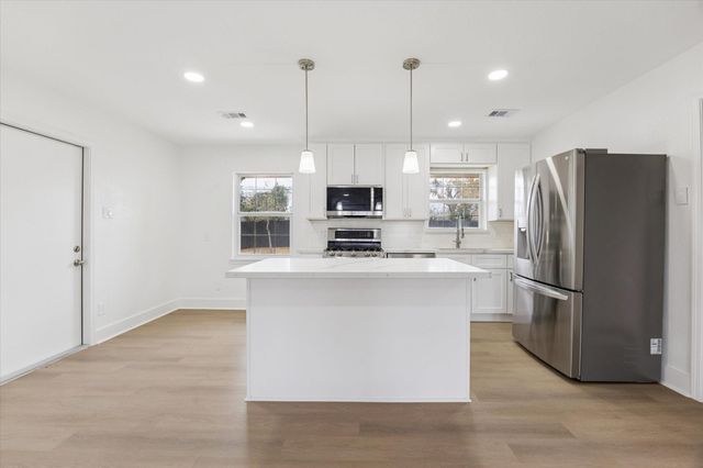 2302 Hewitt Drive, Houston, TX 77018