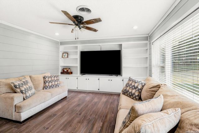 210 POCO VISTA DR, Kerrville, TX 78028