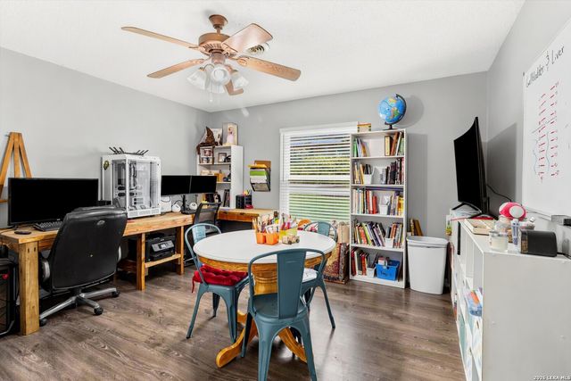 210 POCO VISTA DR, Kerrville, TX 78028