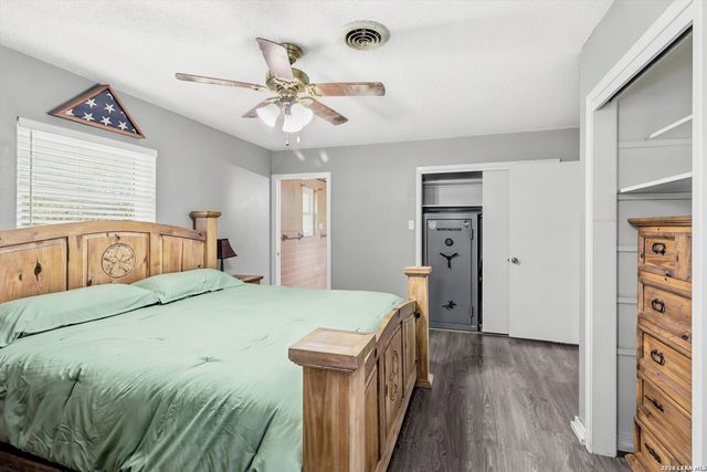 210 POCO VISTA DR, Kerrville, TX 78028